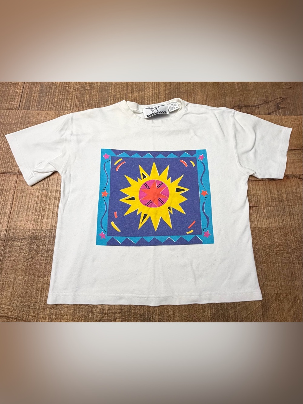 Vintage 90s White Short Sleeve Tee with Vibrant Sun Graphic
